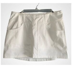 The American Outdoorsman Women's Stretchy Pull-On White Skort Pockets L